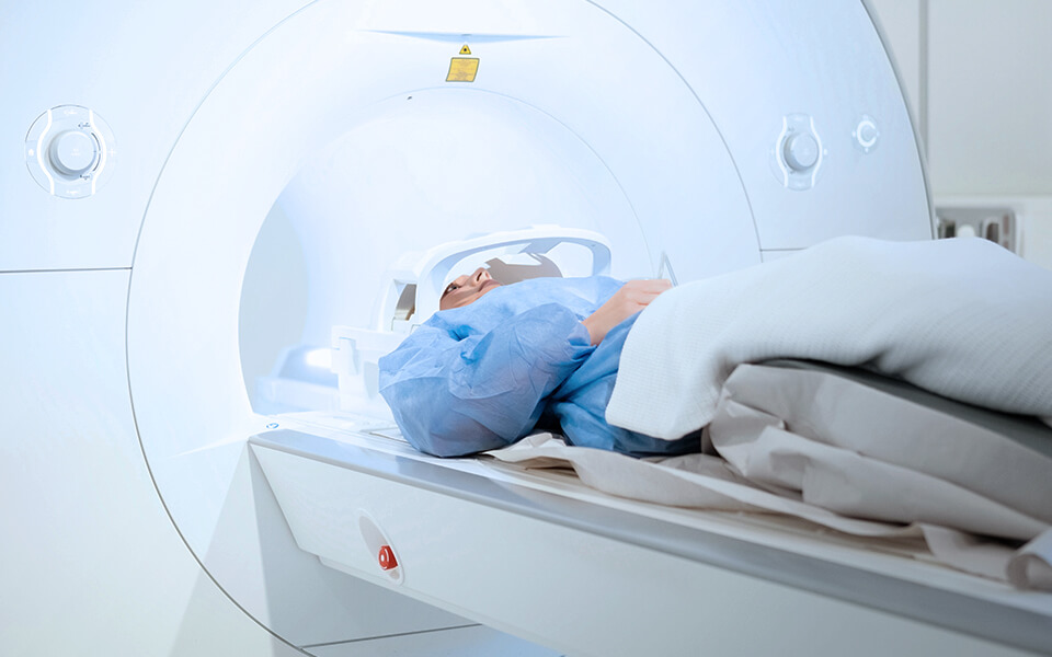 正確な診断のための、先進的な検査機器を導入